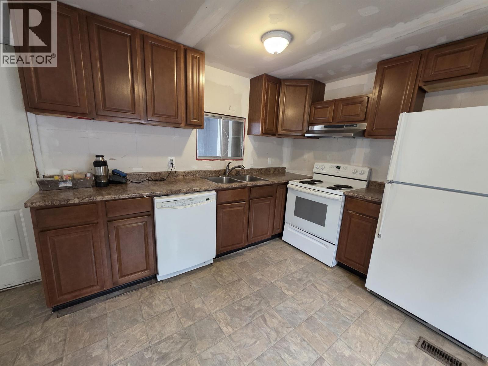 #27-4619 QUEENSWAY Drive, Terrace