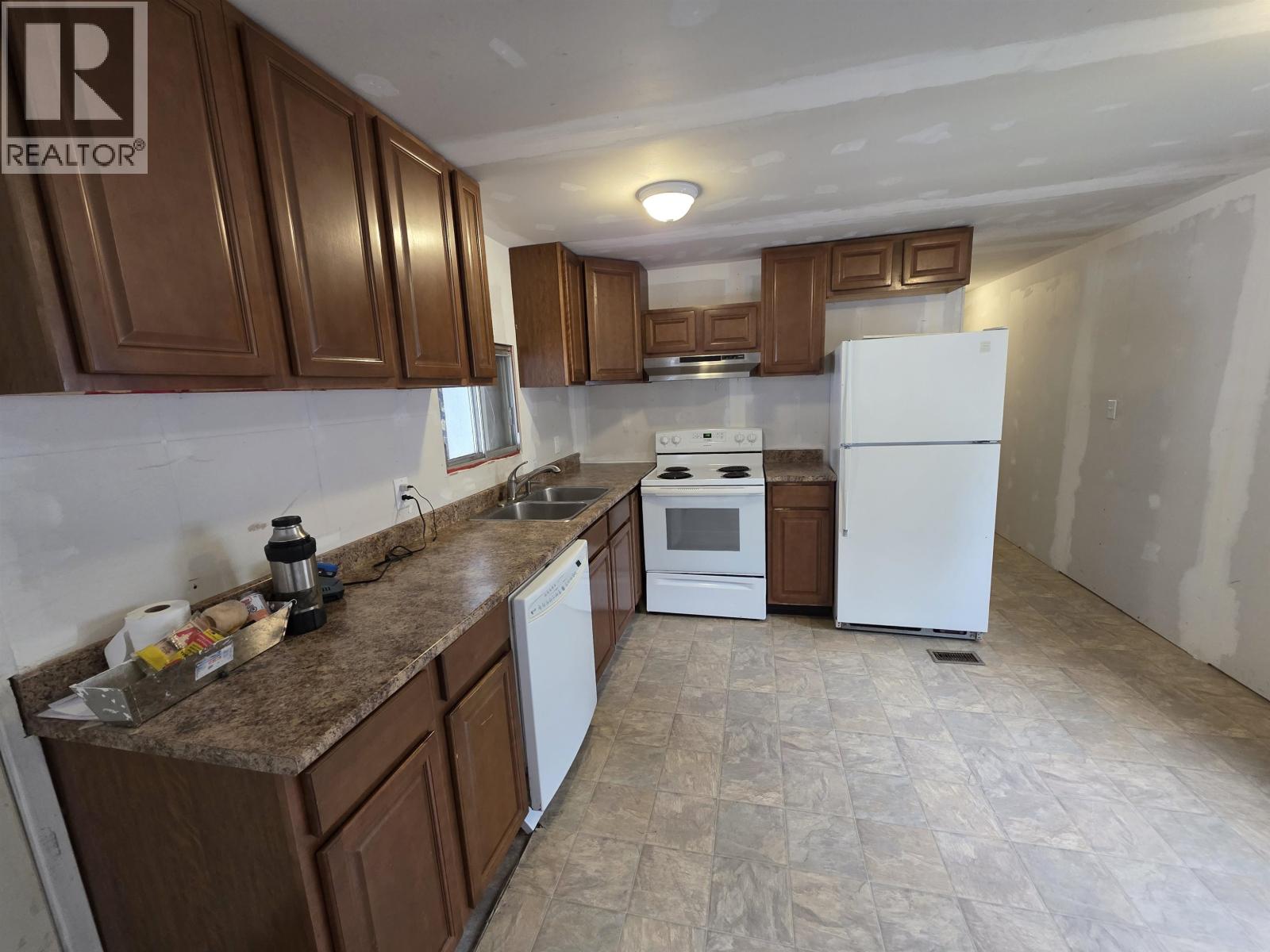 #27-4619 QUEENSWAY Drive, Terrace