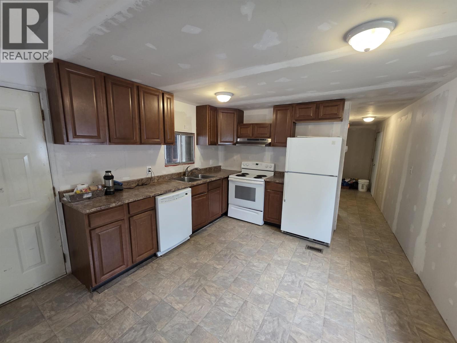 #27-4619 QUEENSWAY Drive, Terrace
