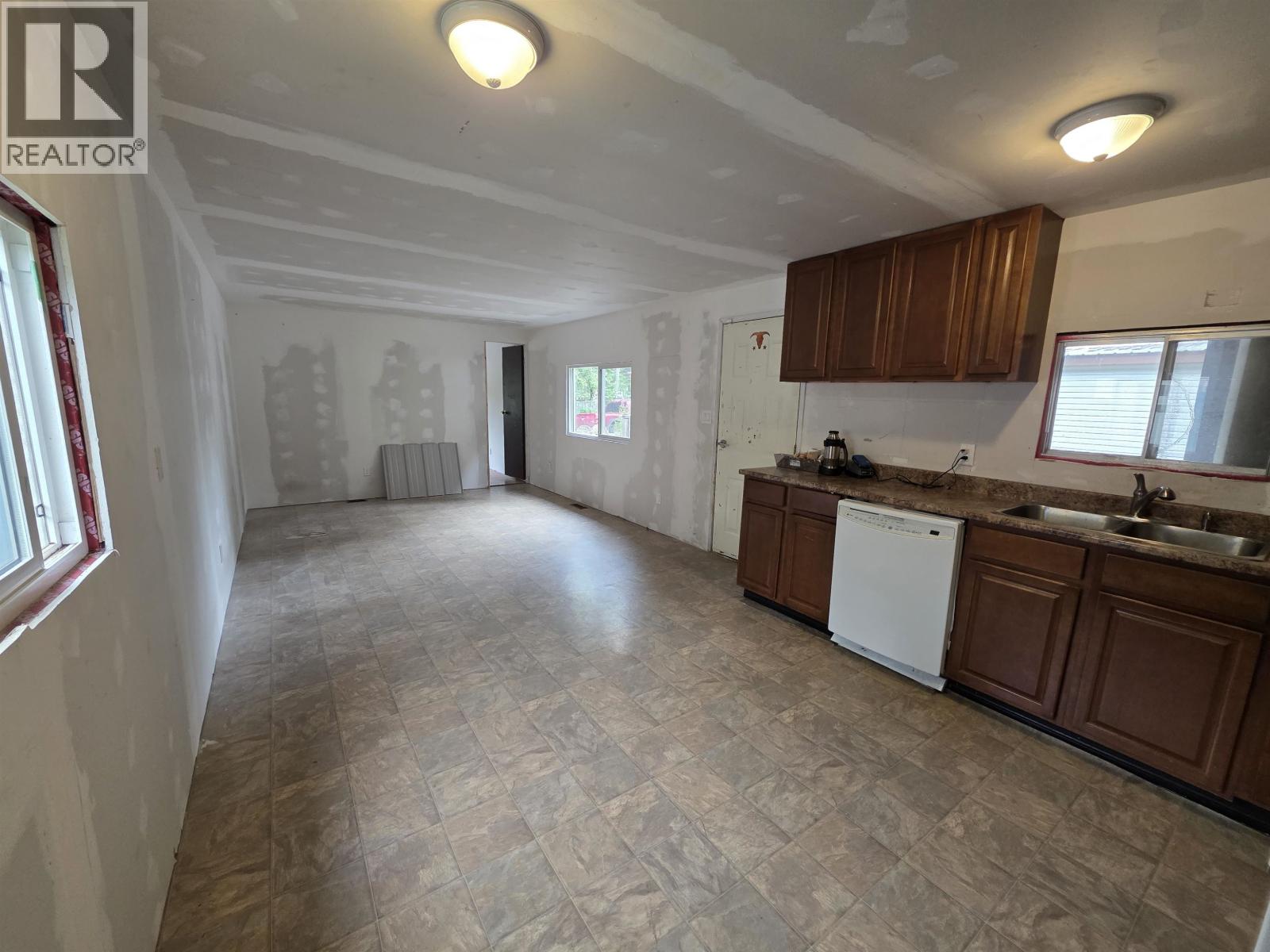 #27-4619 QUEENSWAY Drive, Terrace