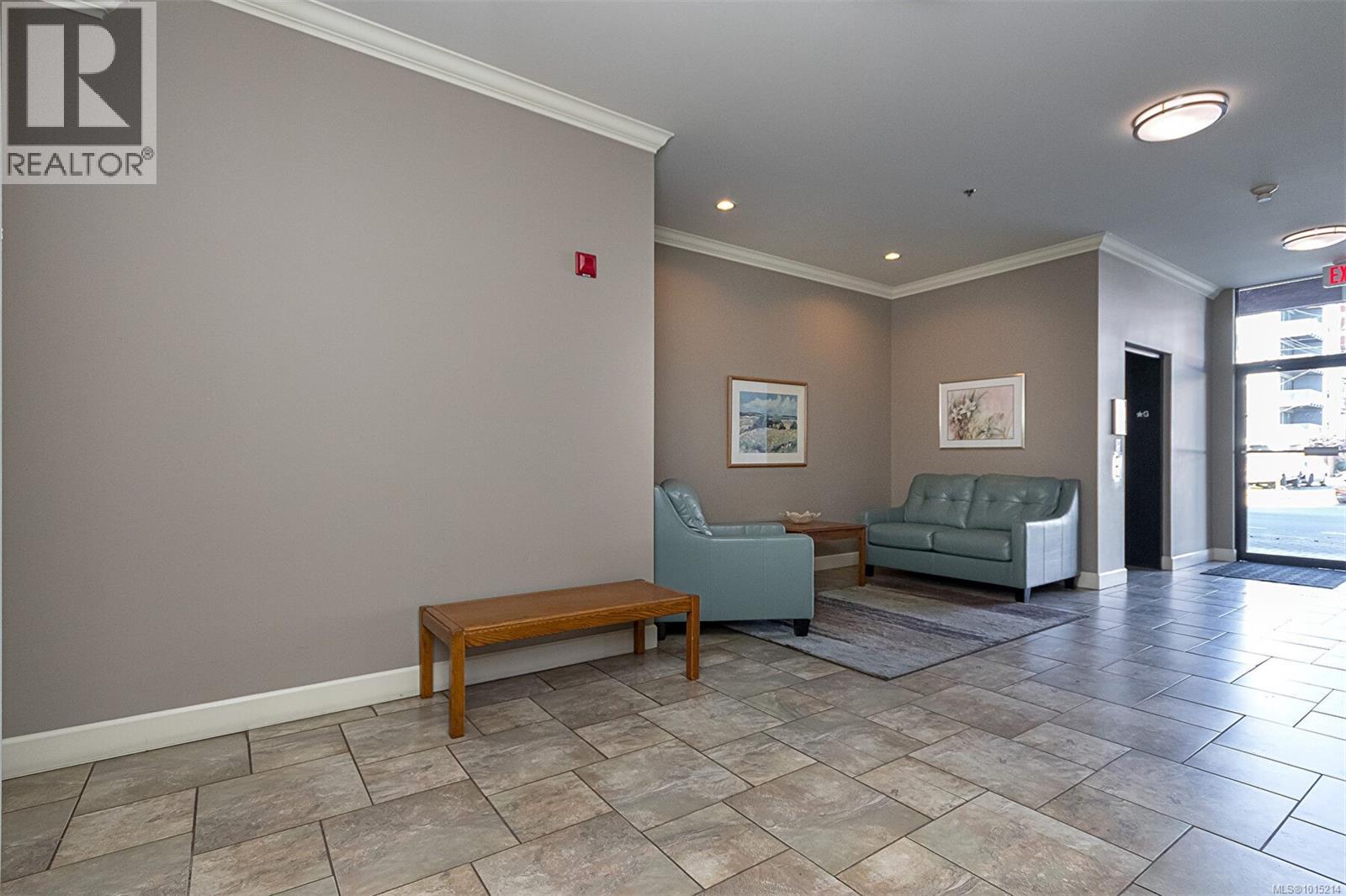 203 2881 Peatt Road, Langford