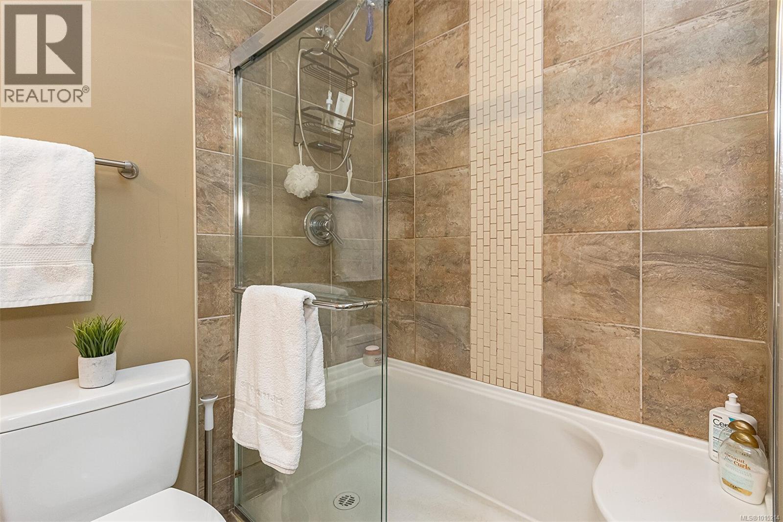 203 2881 Peatt Road, Langford
