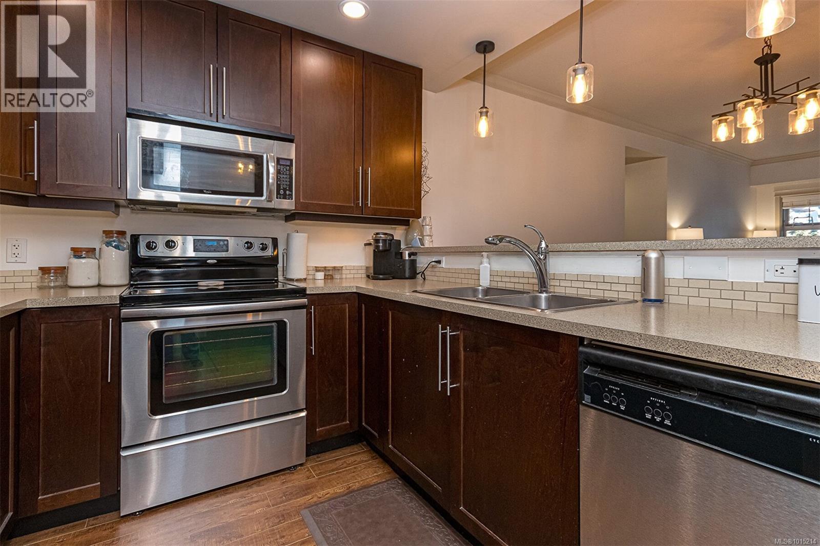 203 2881 Peatt Road, Langford