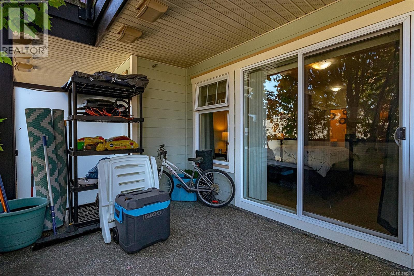 203 2881 Peatt Road, Langford