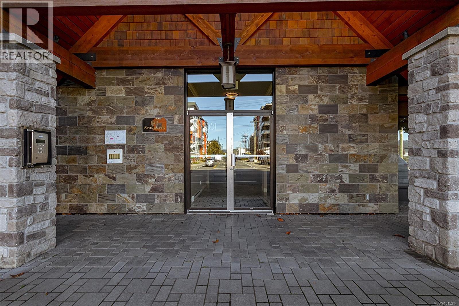 203 2881 Peatt Road, Langford