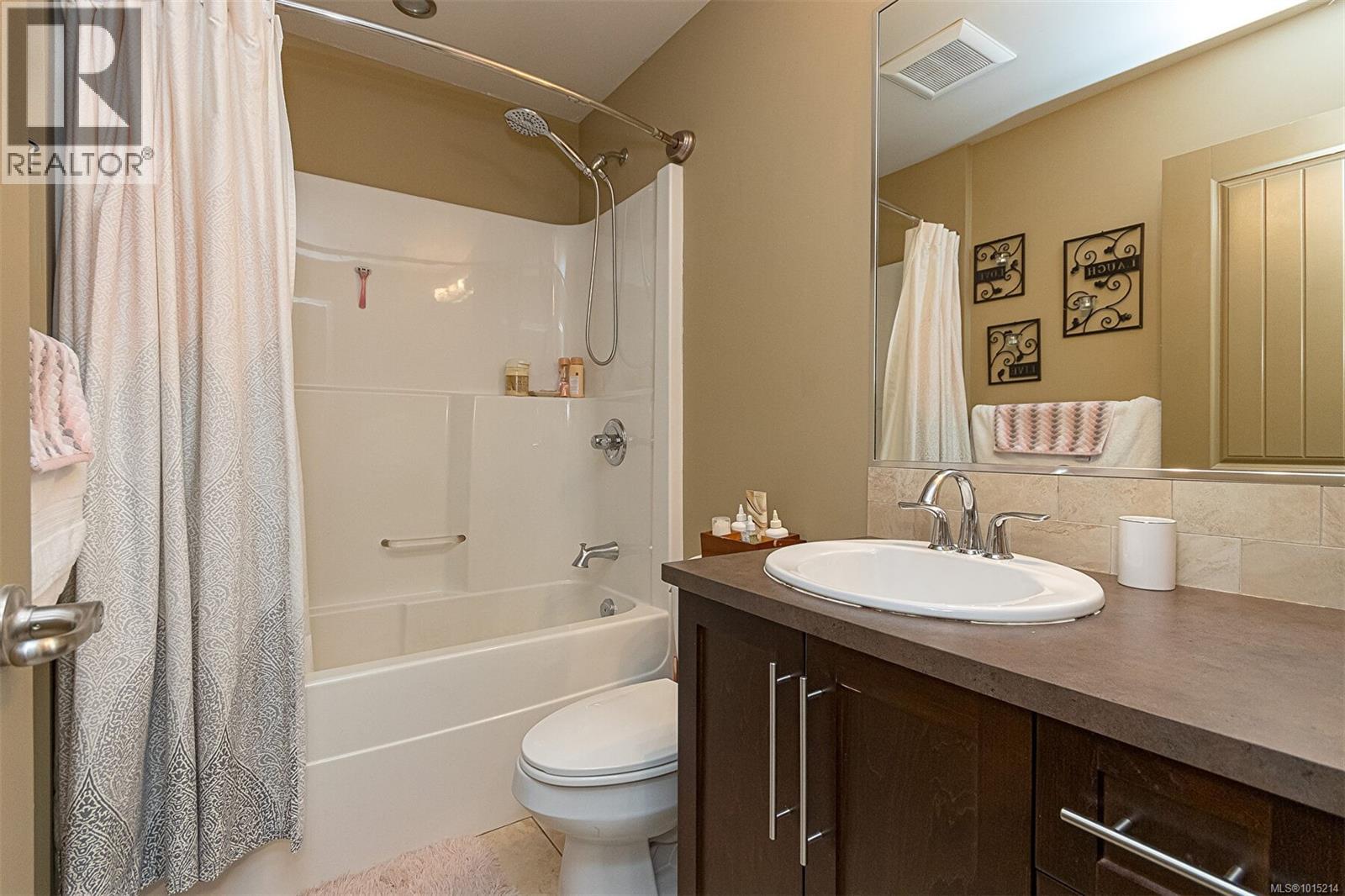 203 2881 Peatt Road, Langford