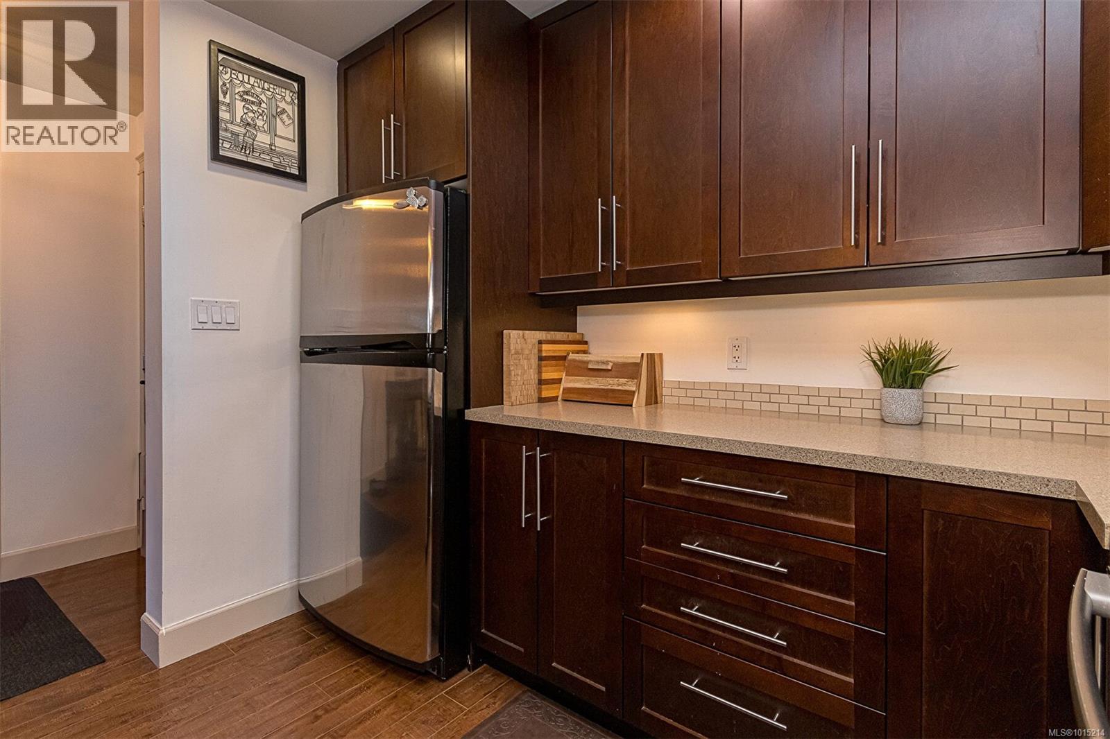 203 2881 Peatt Road, Langford
