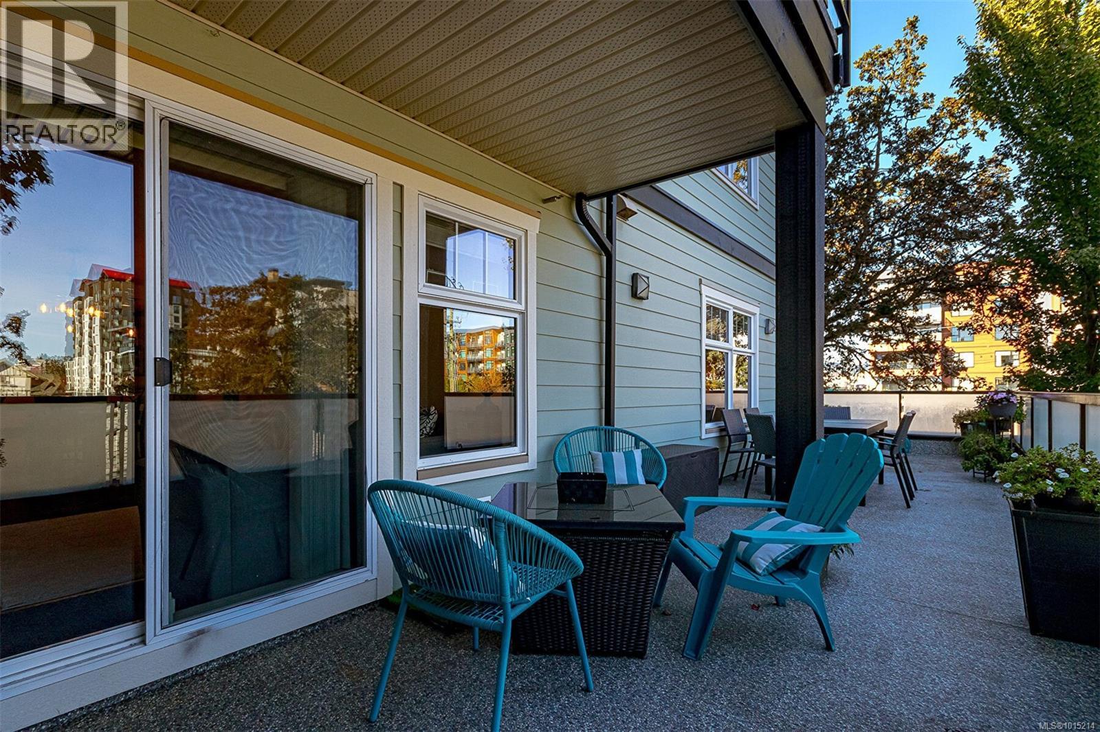 203 2881 Peatt Road, Langford