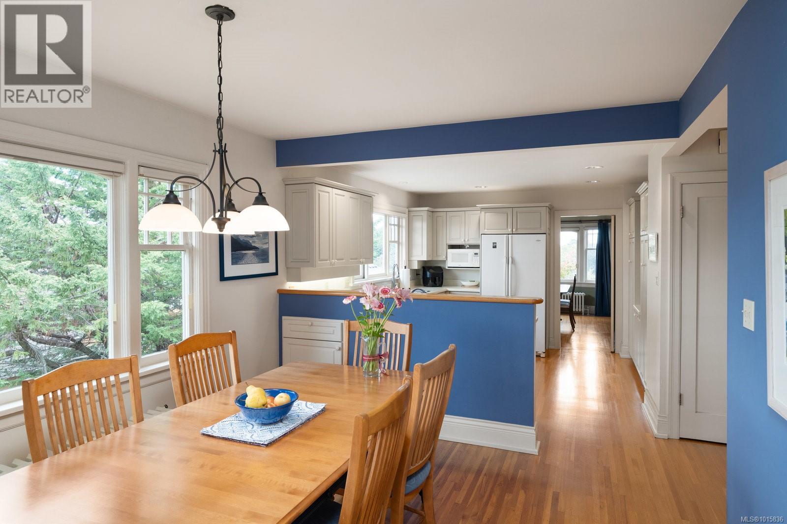  2162 Brighton Avenue, Oak Bay