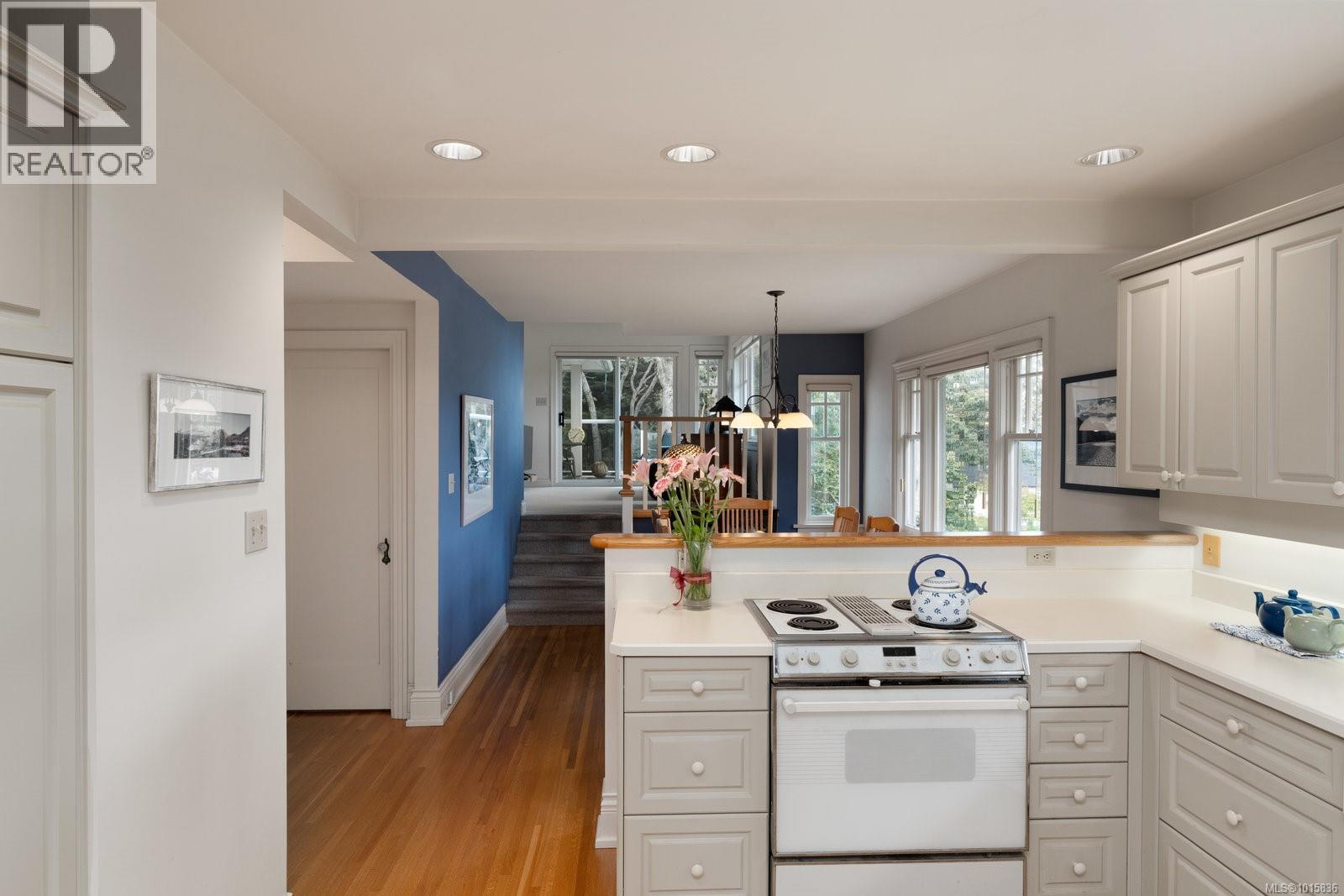  2162 Brighton Avenue, Oak Bay