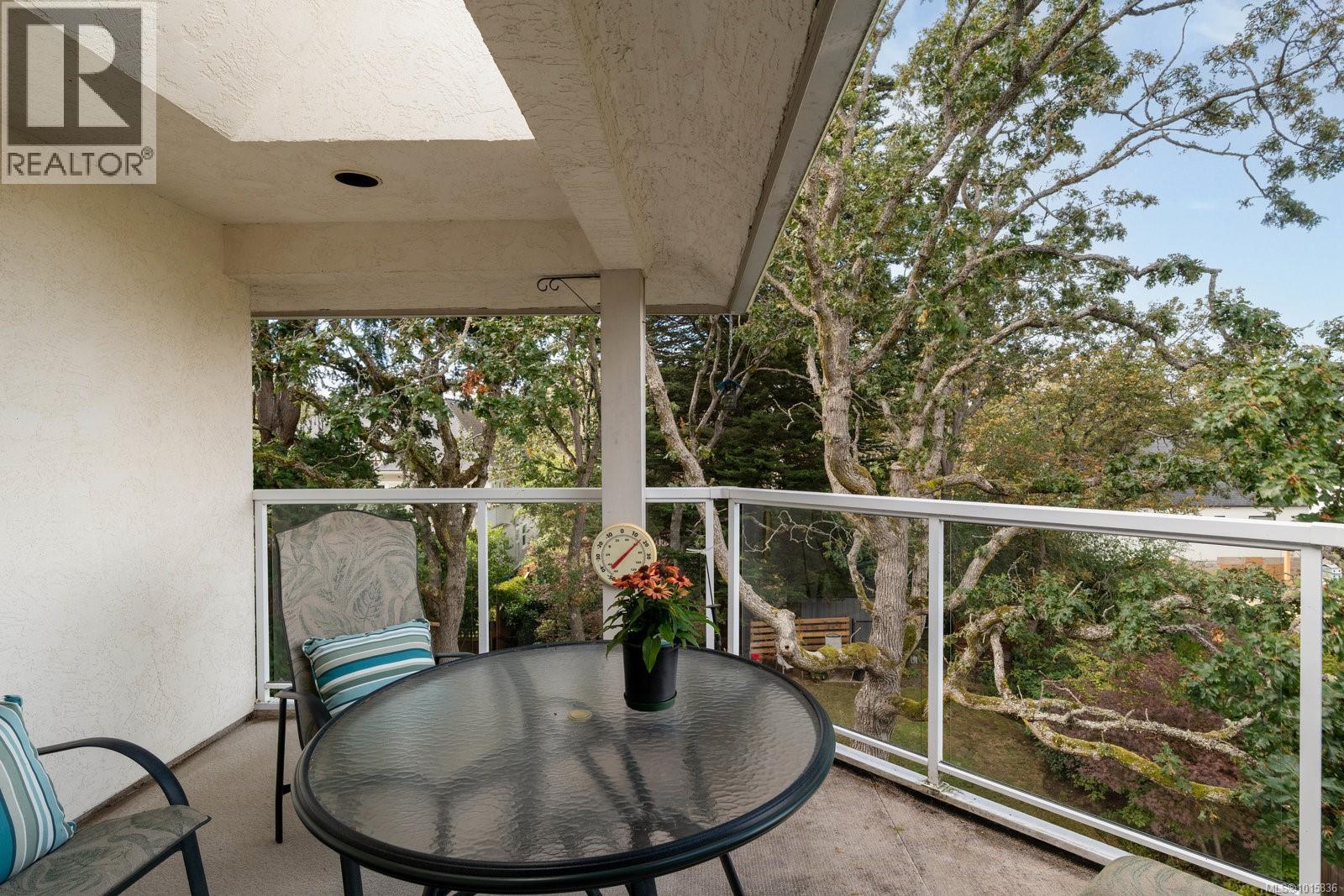  2162 Brighton Avenue, Oak Bay