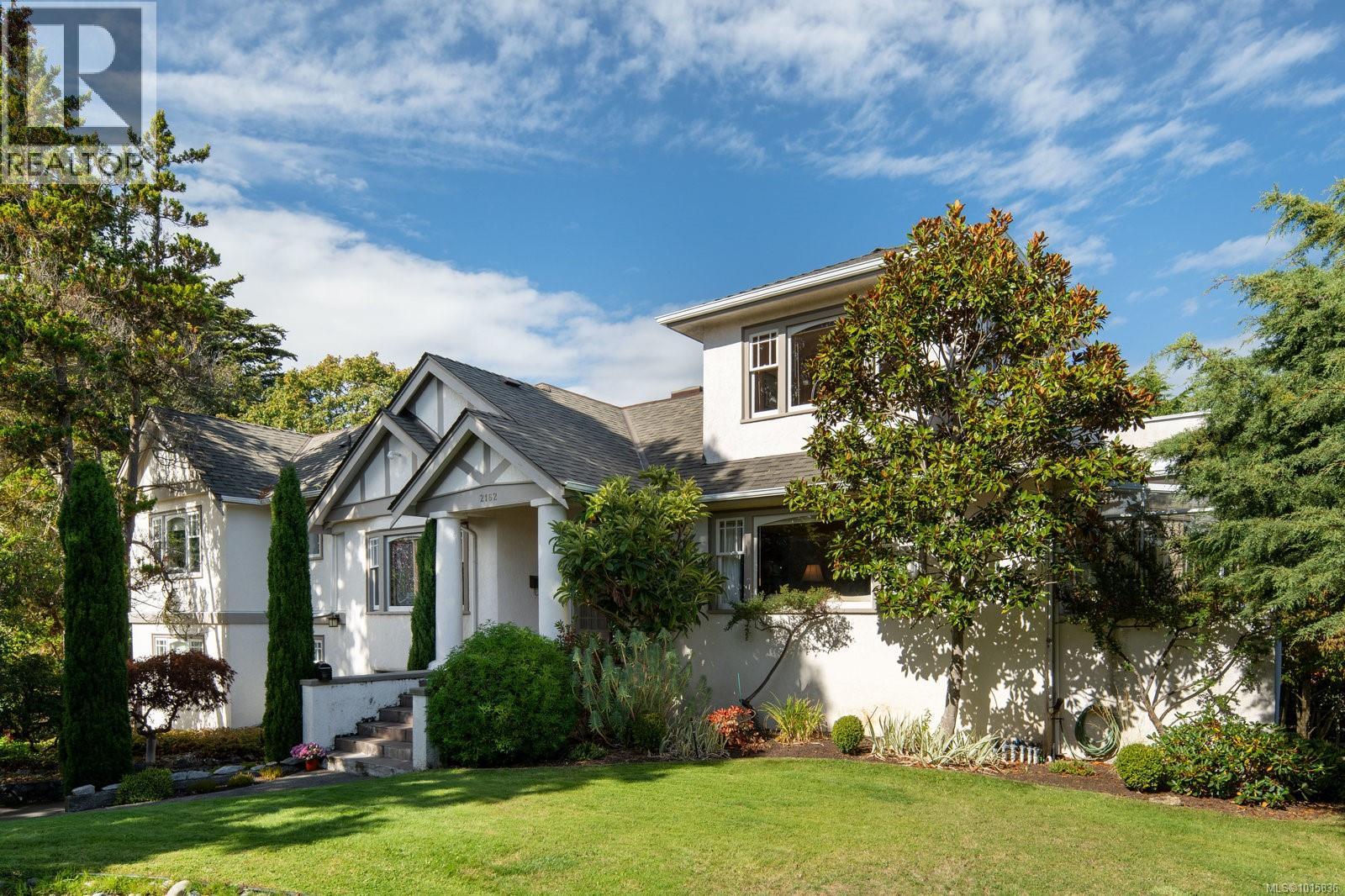  2162 Brighton Avenue, Oak Bay