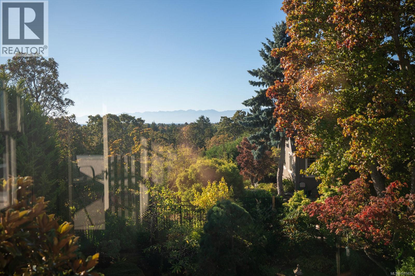  2162 Brighton Avenue, Oak Bay