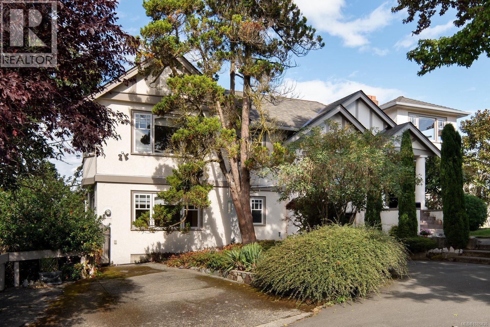  2162 Brighton Avenue, Oak Bay