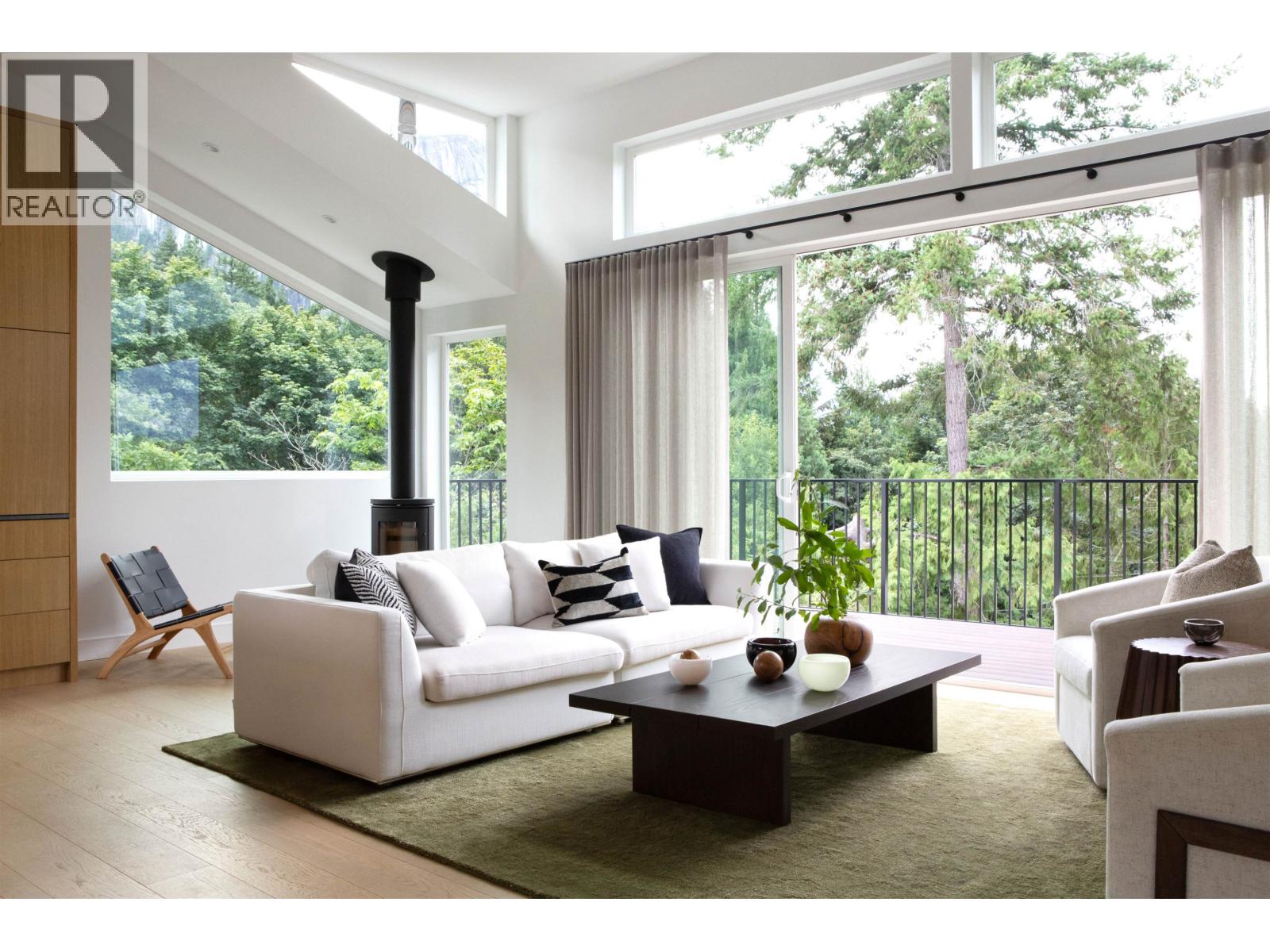 38243 VISTA CRESCENT, Squamish