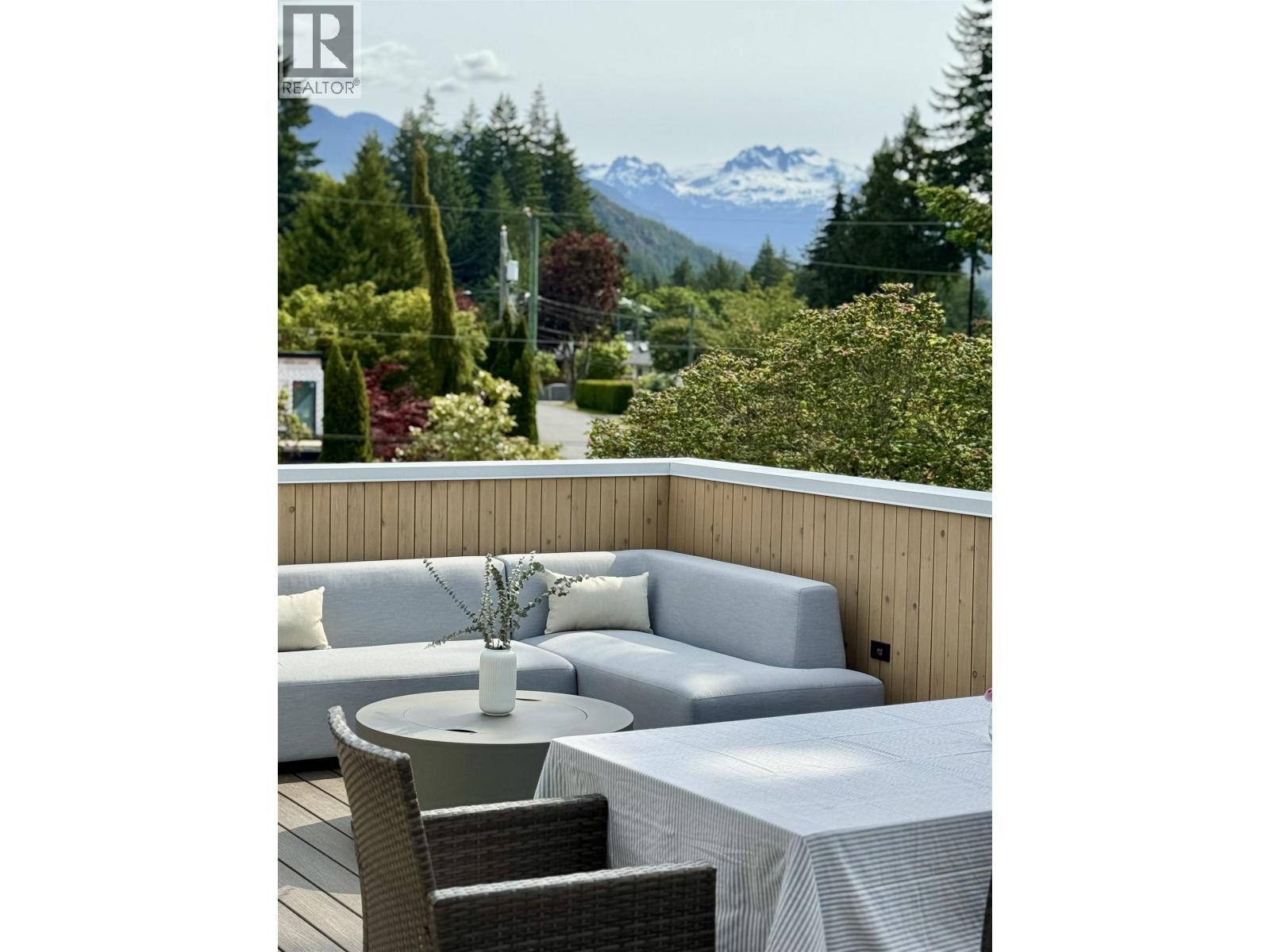 38243 VISTA CRESCENT, Squamish