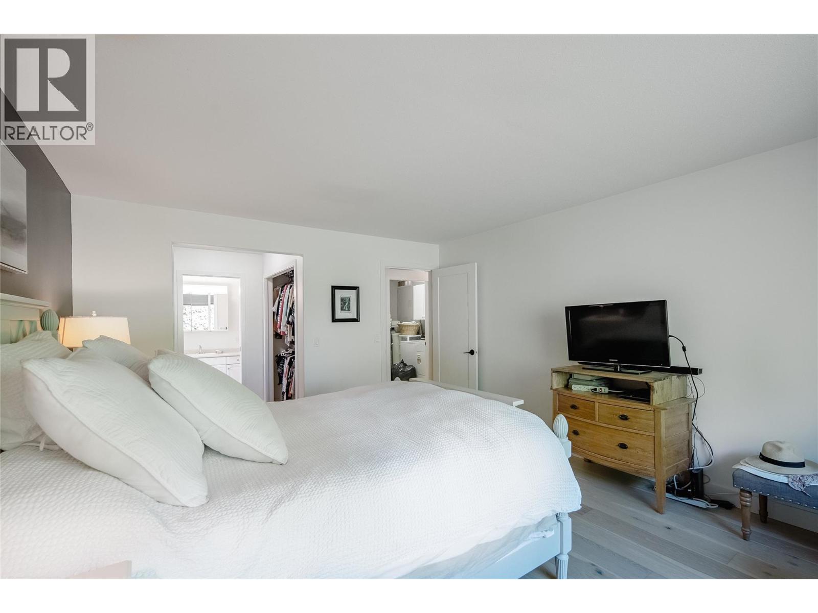 310 650 Lexington Drive, Kelowna