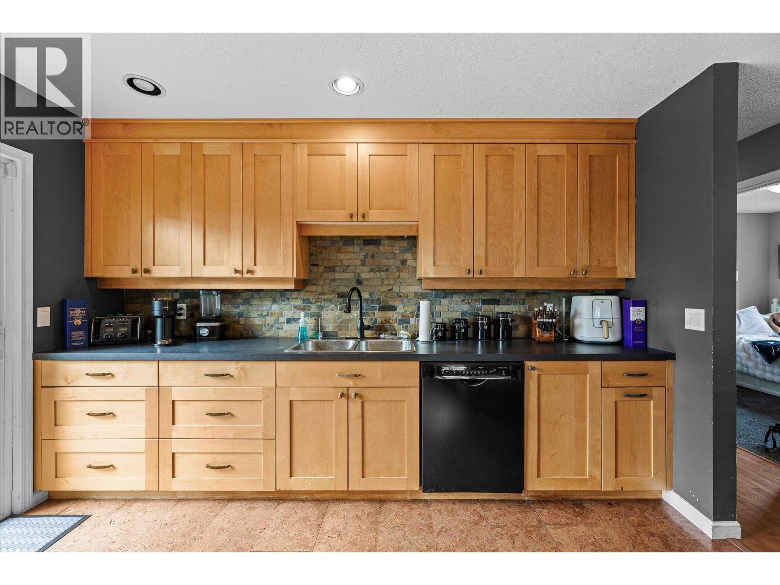  1234 Oswell Drive, Kelowna