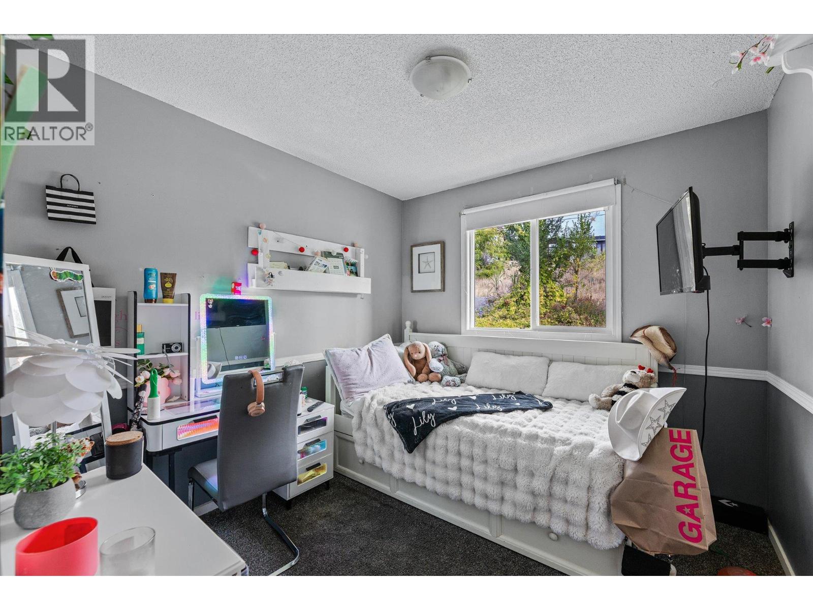  1234 Oswell Drive, Kelowna