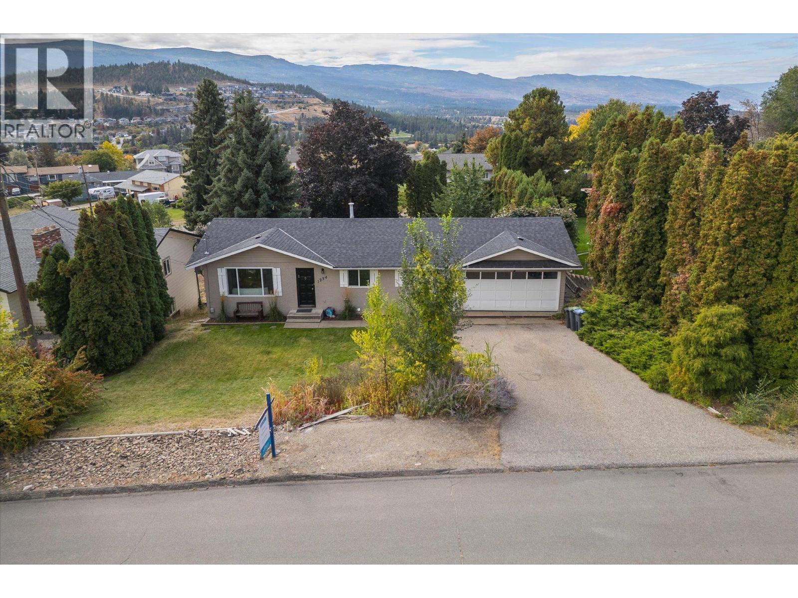  1234 Oswell Drive, Kelowna