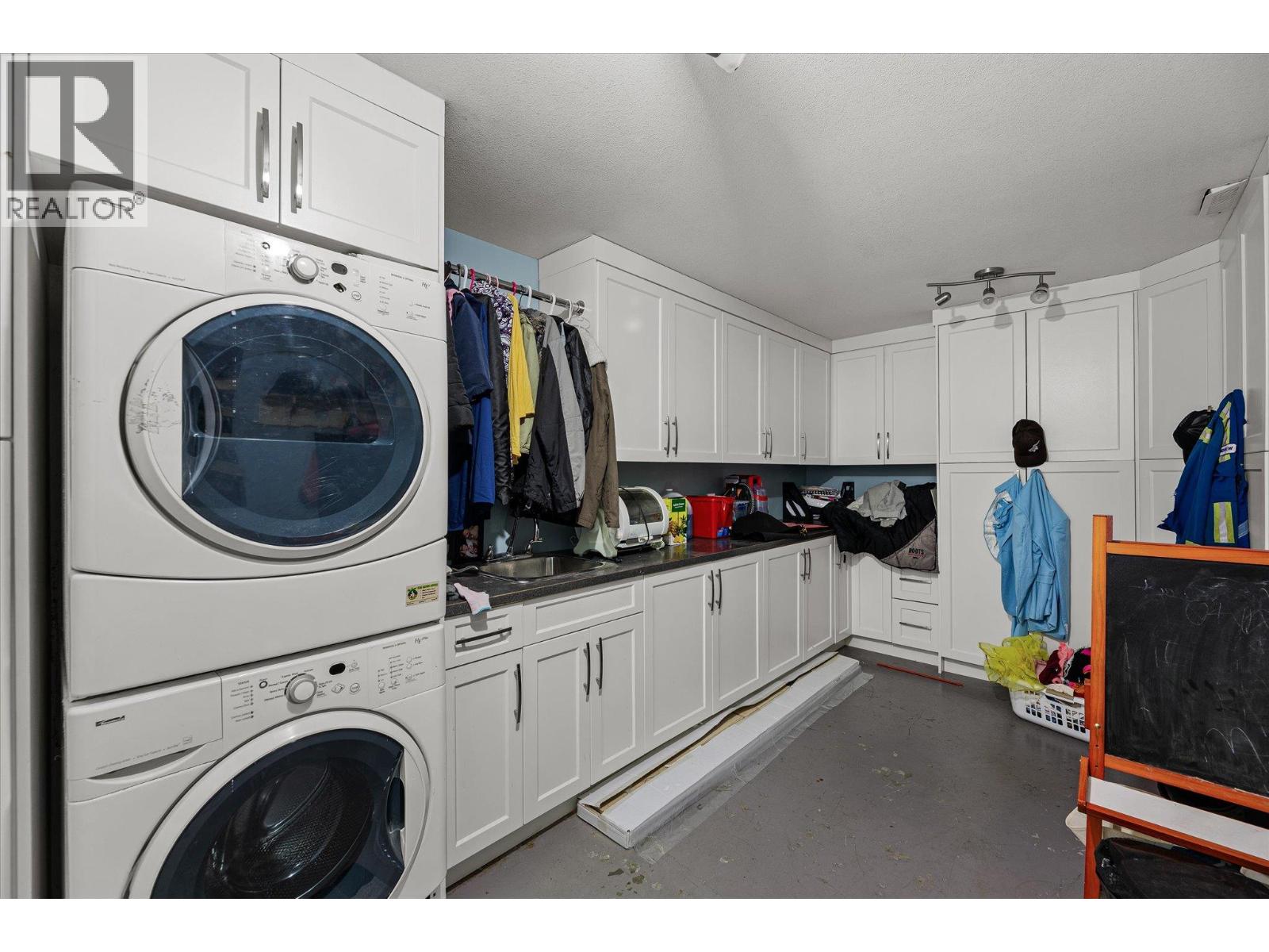  1234 Oswell Drive, Kelowna
