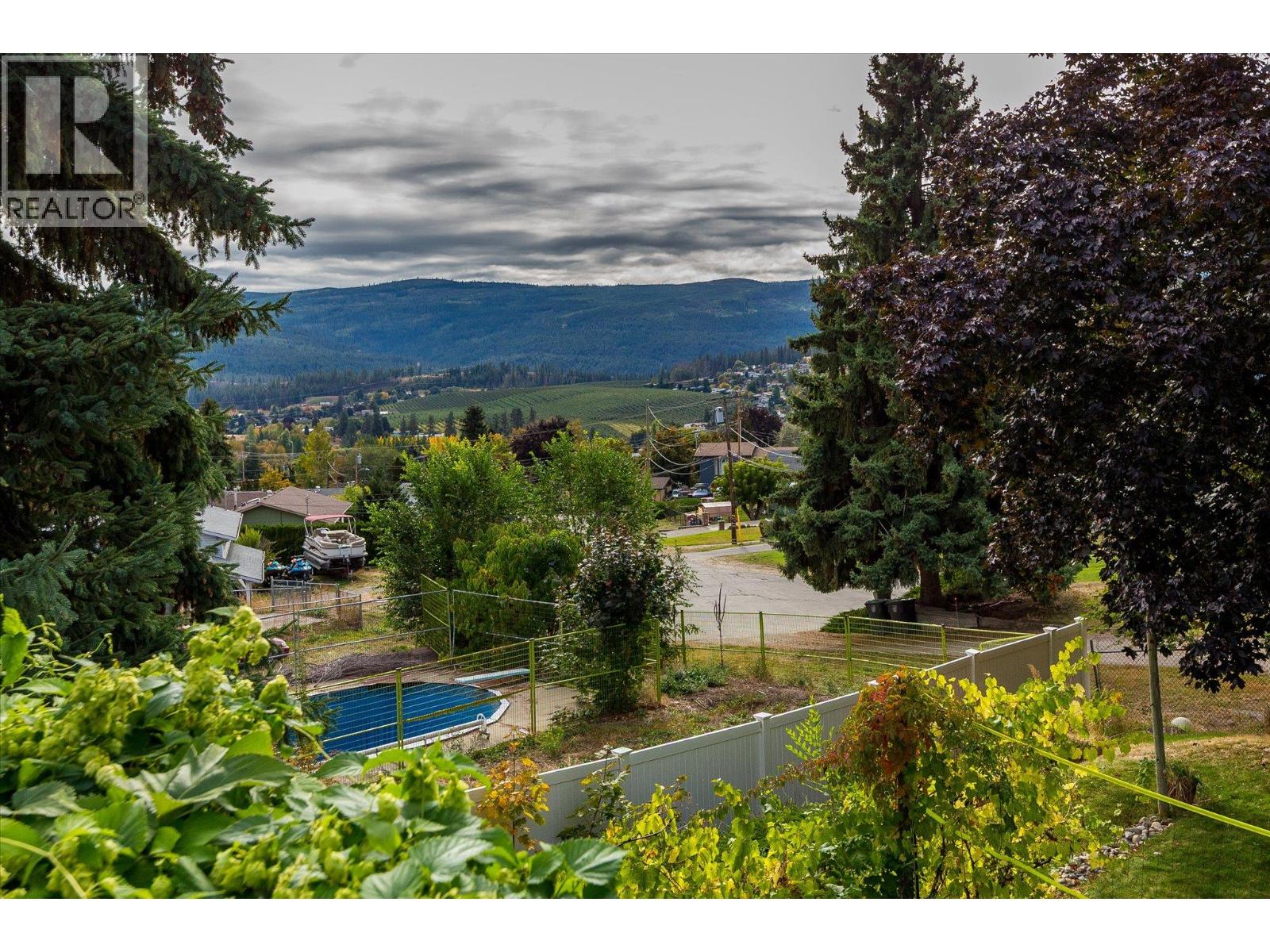  1234 Oswell Drive, Kelowna