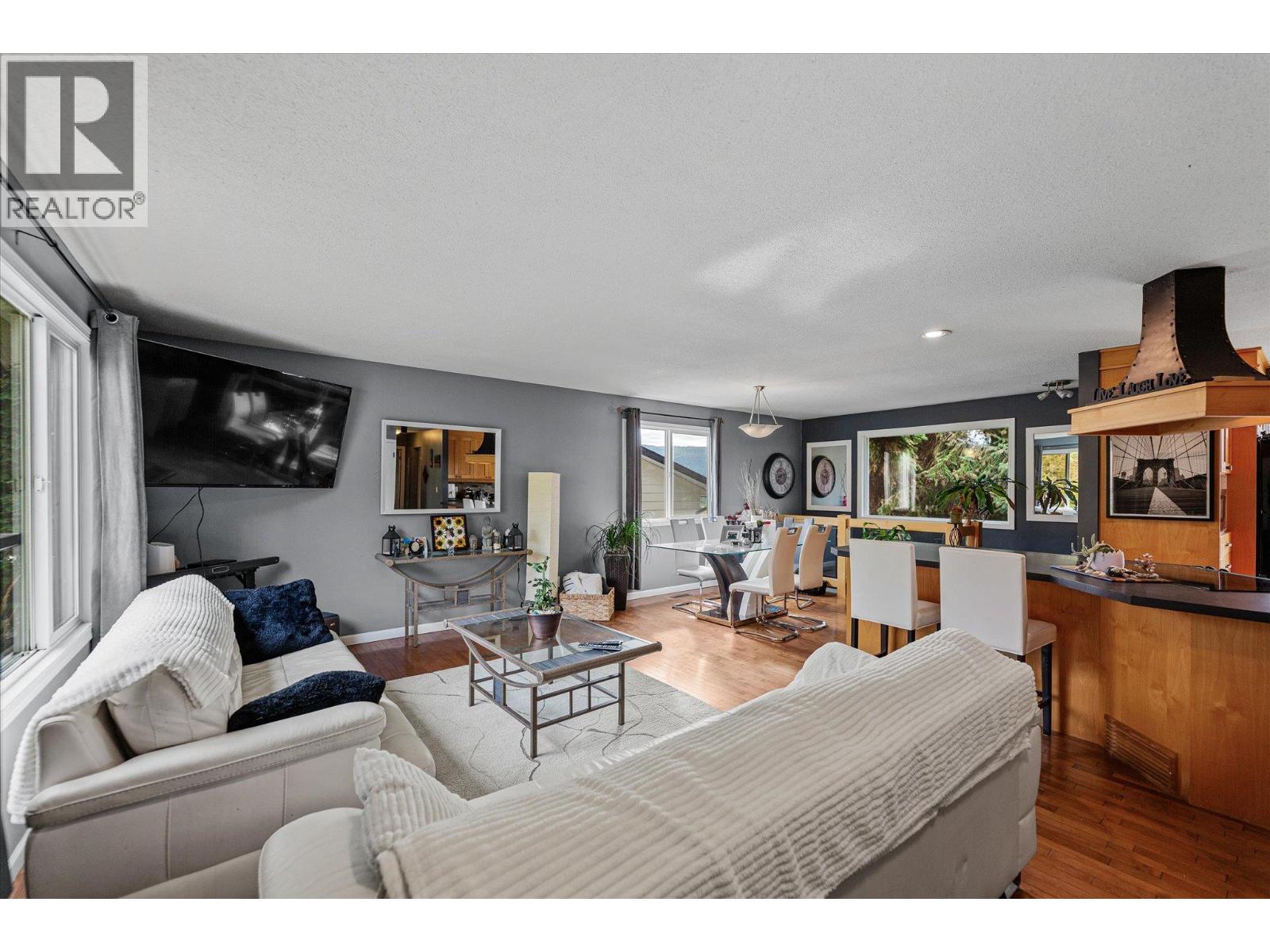  1234 Oswell Drive, Kelowna