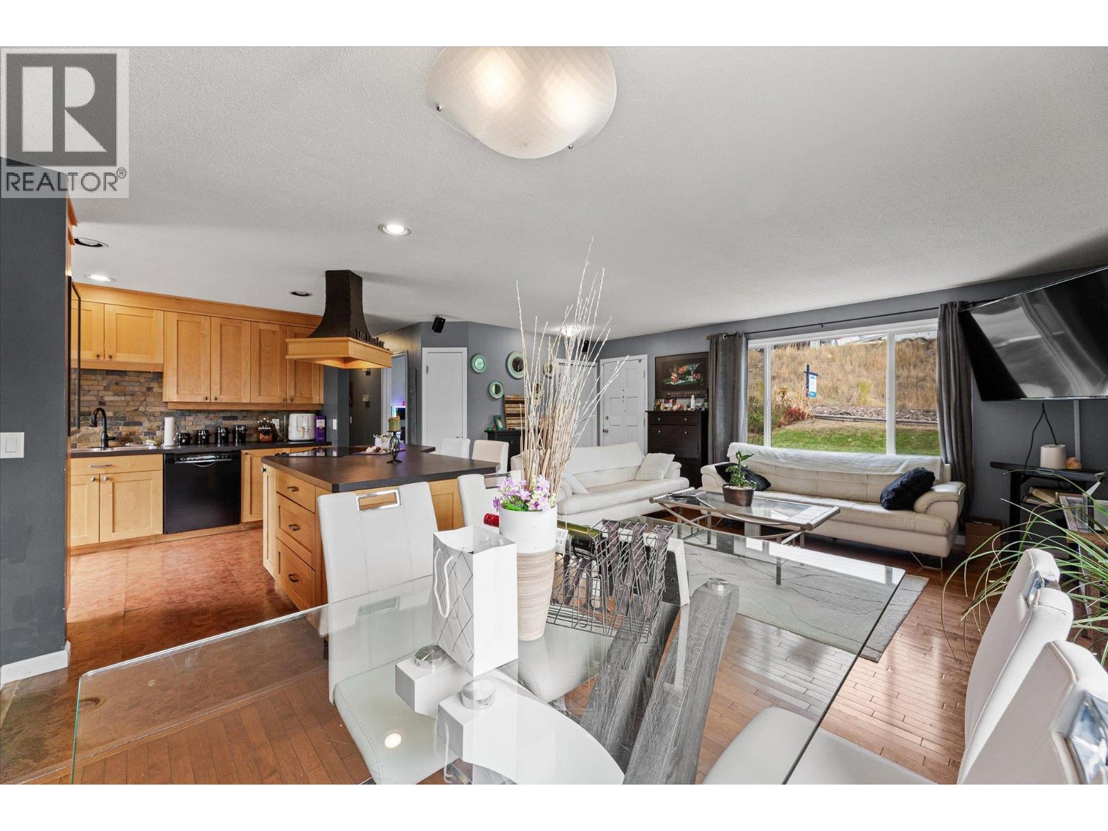  1234 Oswell Drive, Kelowna