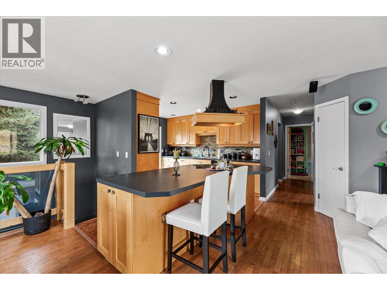 1234 Oswell Drive, Kelowna