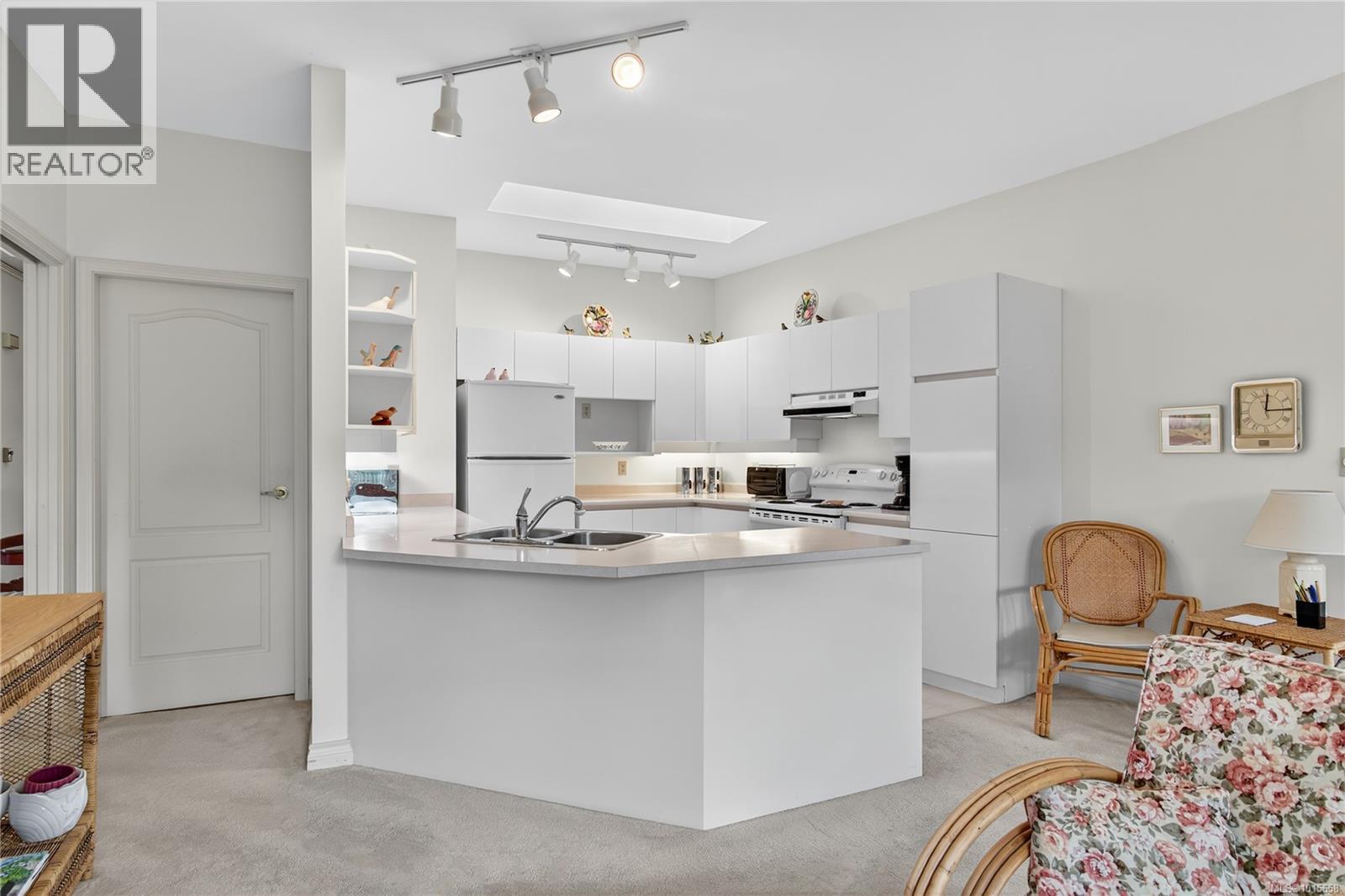 21 4318 Emily Carr Drive, Saanich
