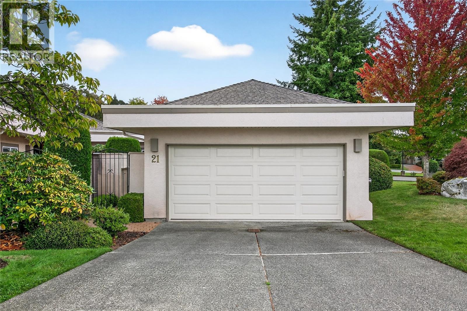 21 4318 Emily Carr Drive, Saanich