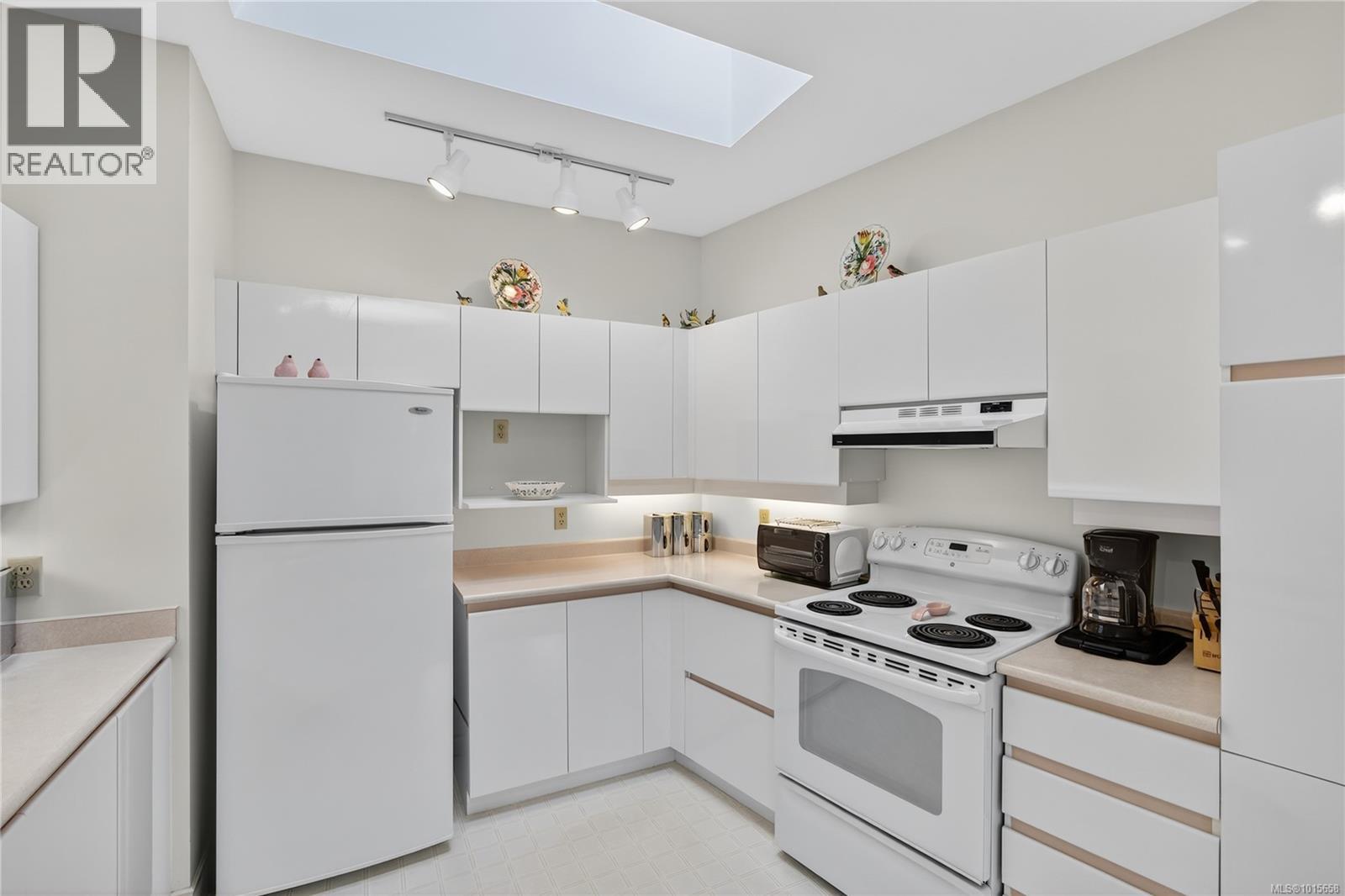 21 4318 Emily Carr Drive, Saanich