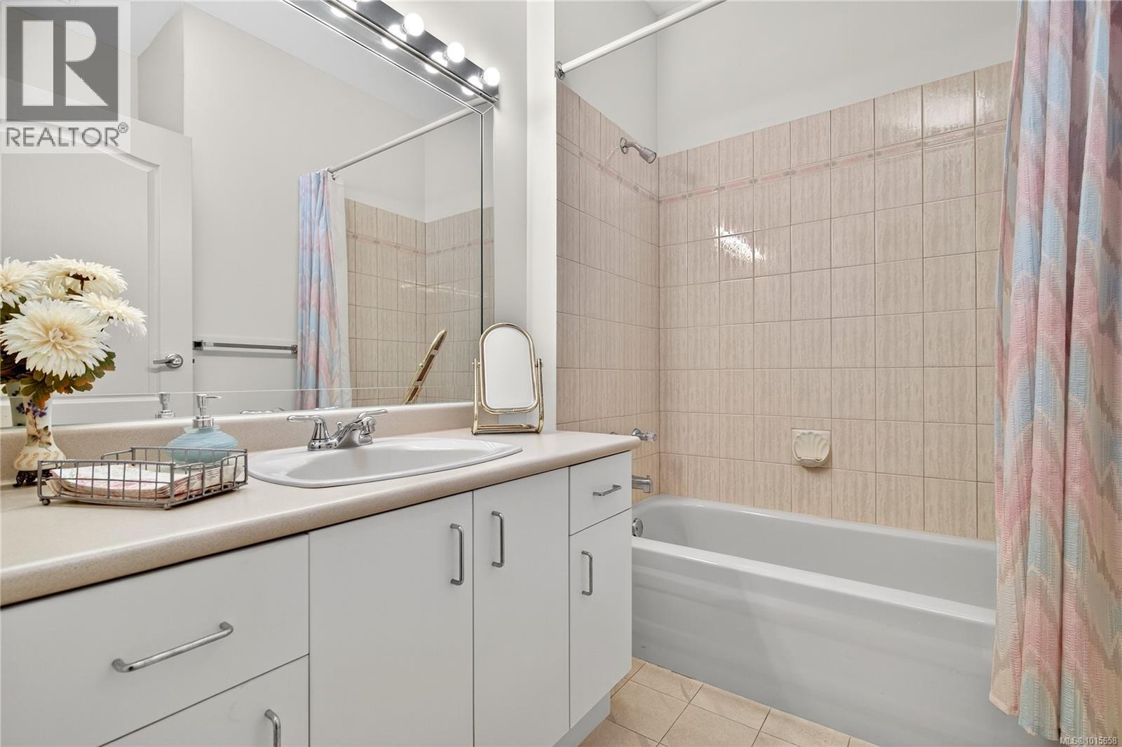 21 4318 Emily Carr Drive, Saanich