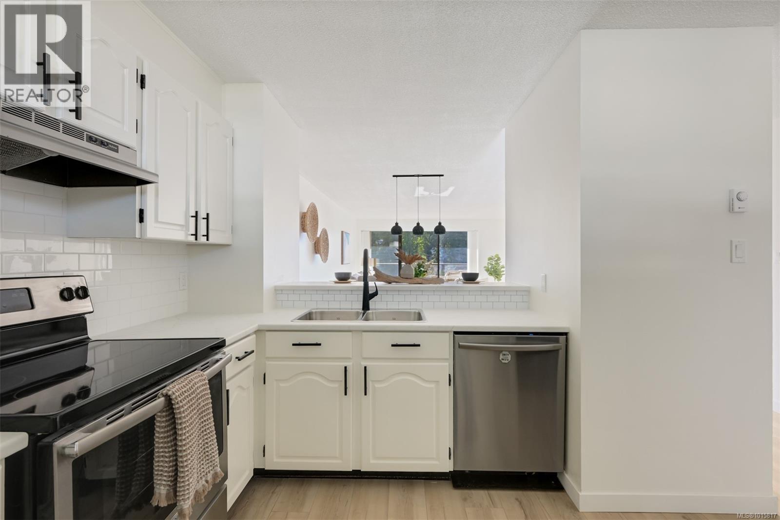 318 485 Island Highway, View Royal