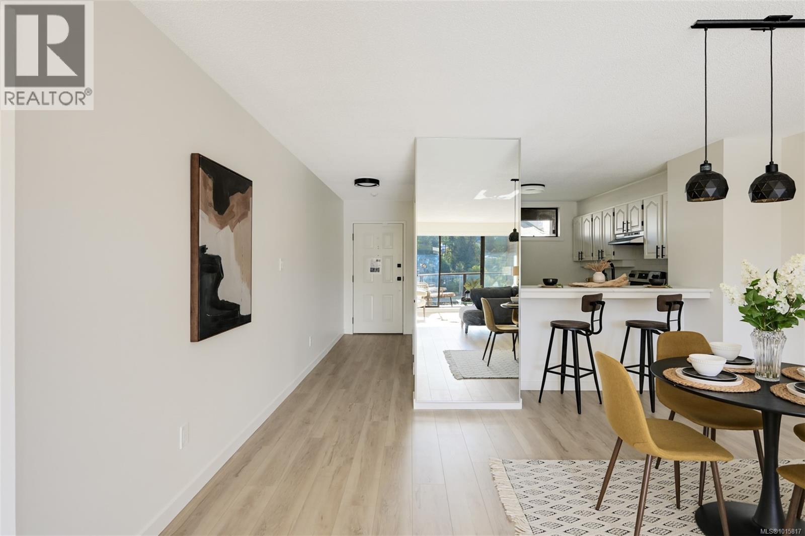318 485 Island Highway, View Royal