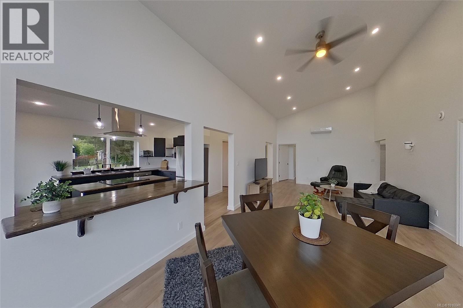 2087 Pioneer Hill Dr, Port McNeill