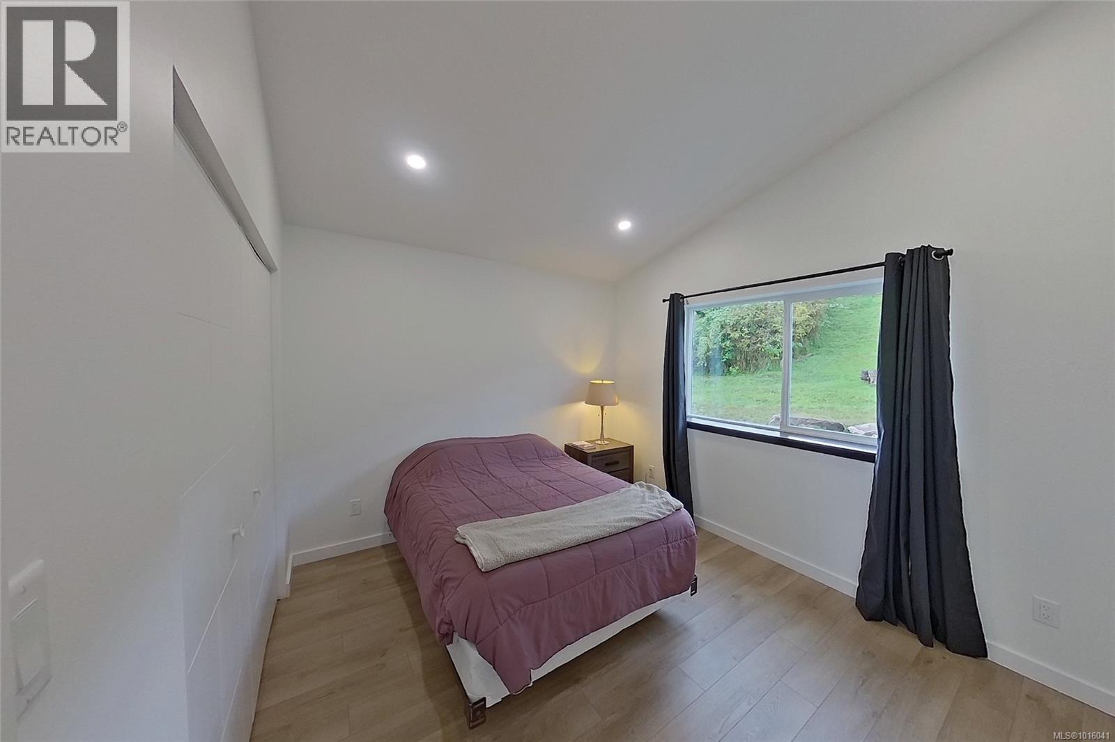 2087 Pioneer Hill Dr, Port McNeill