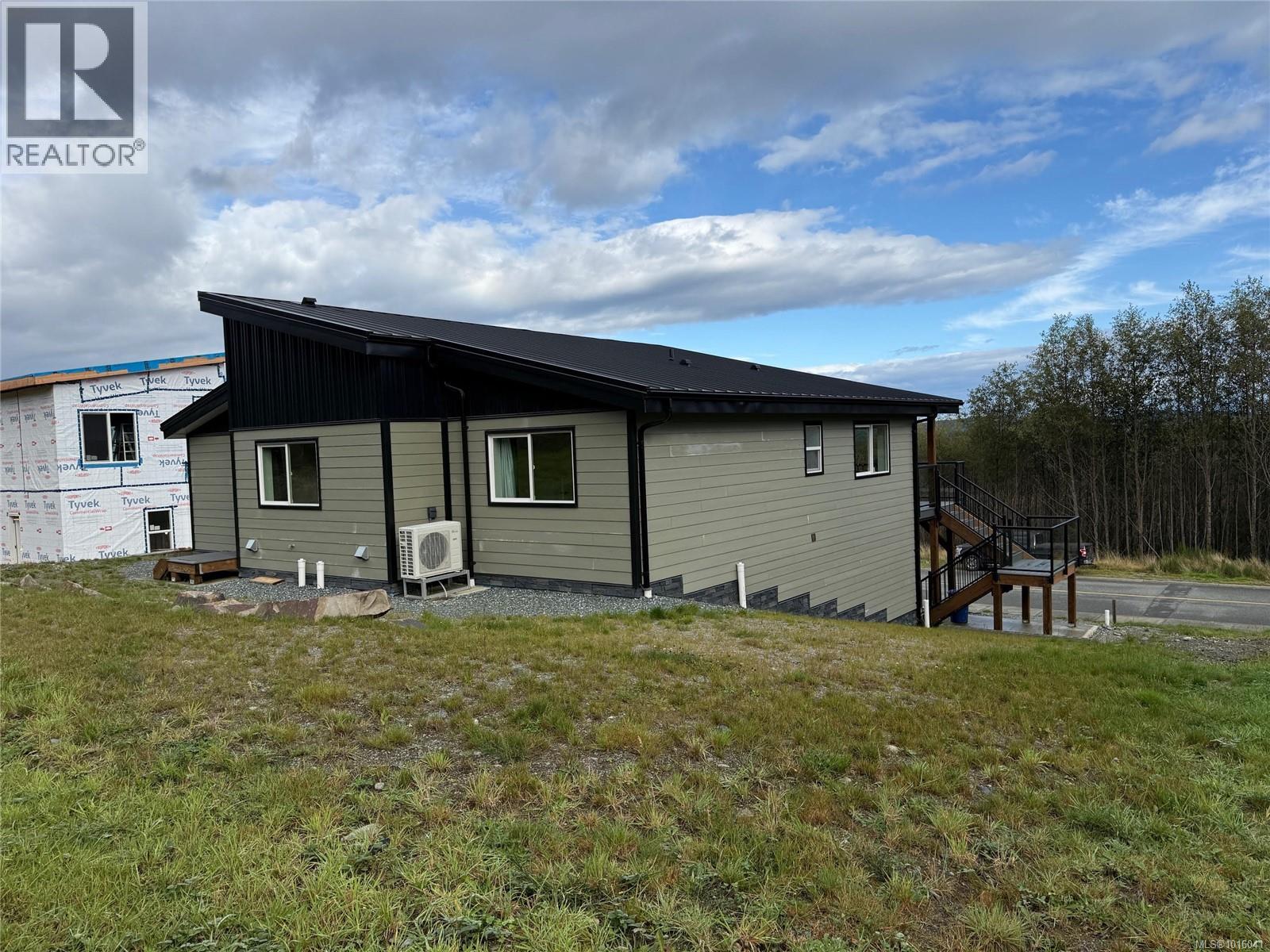 2087 Pioneer Hill Dr, Port McNeill