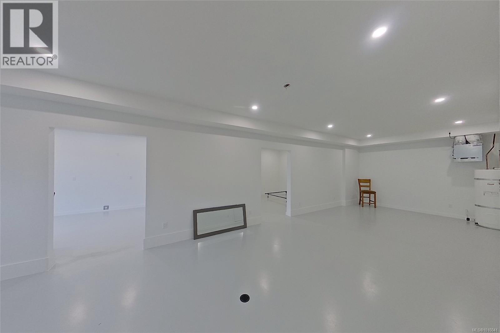 2087 Pioneer Hill Dr, Port McNeill