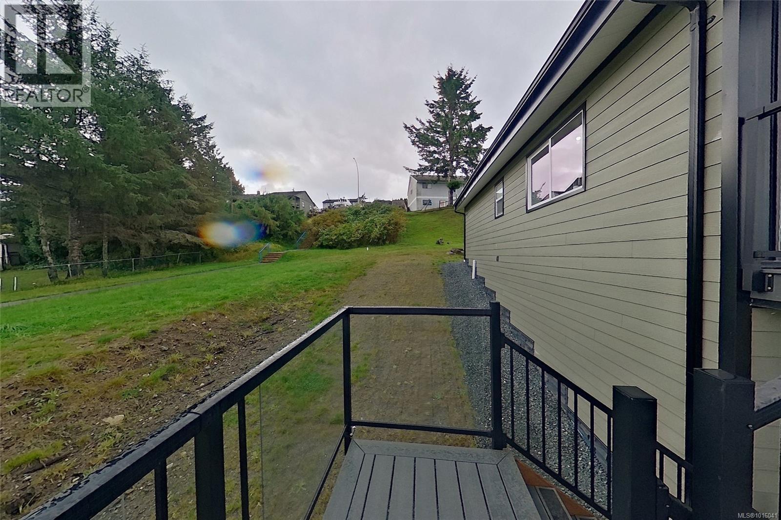 2087 Pioneer Hill Dr, Port McNeill