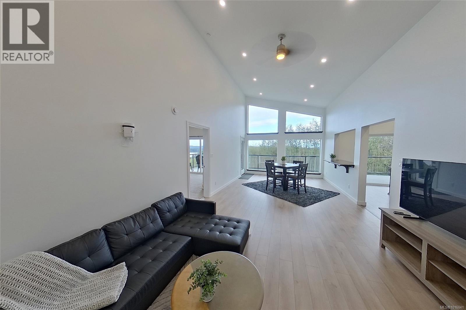 2087 Pioneer Hill Dr, Port McNeill