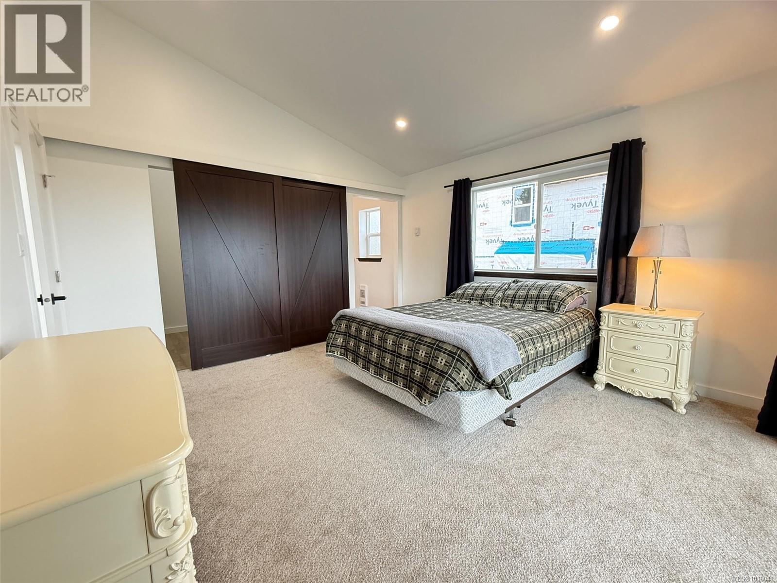 2087 Pioneer Hill Dr, Port McNeill