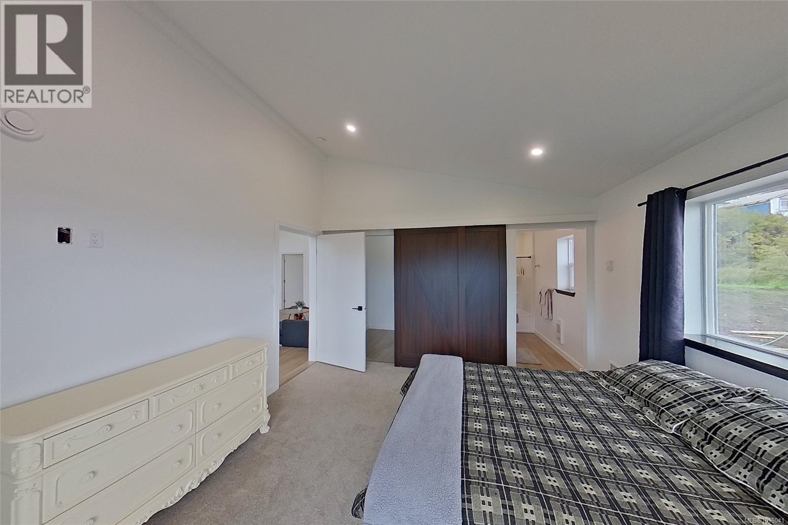 2087 Pioneer Hill Dr, Port McNeill