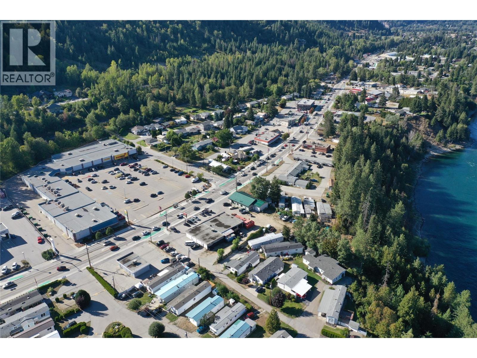  1501 COLUMBIA Avenue, Castlegar