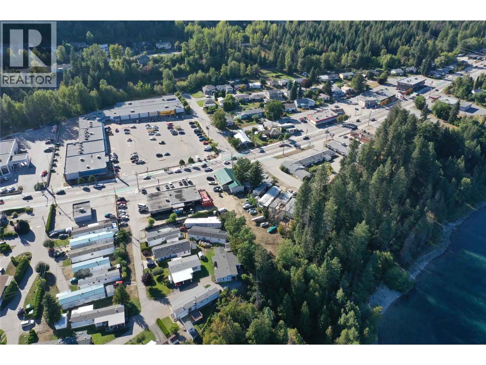  1501 COLUMBIA Avenue, Castlegar