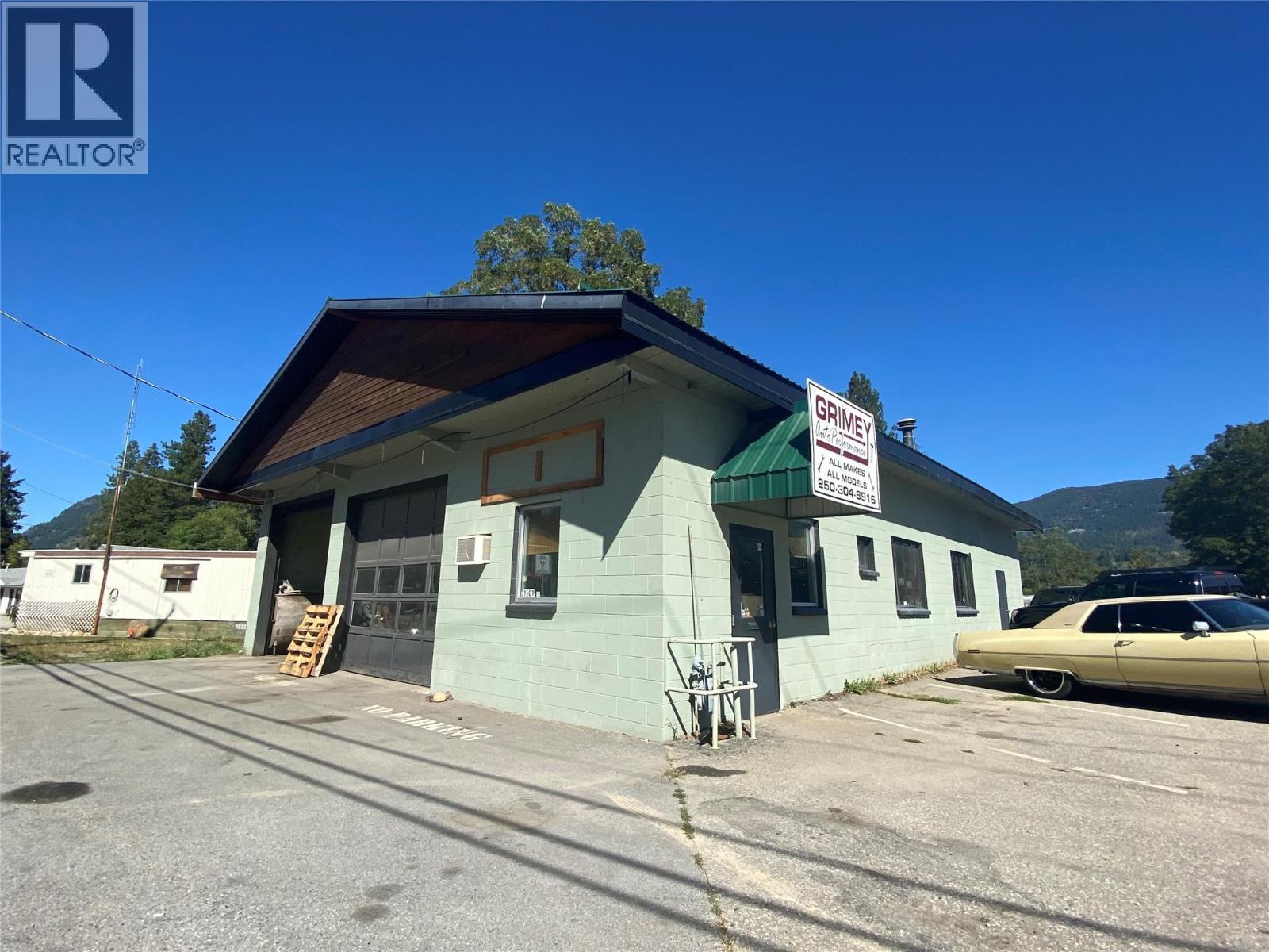  1501 COLUMBIA Avenue, Castlegar