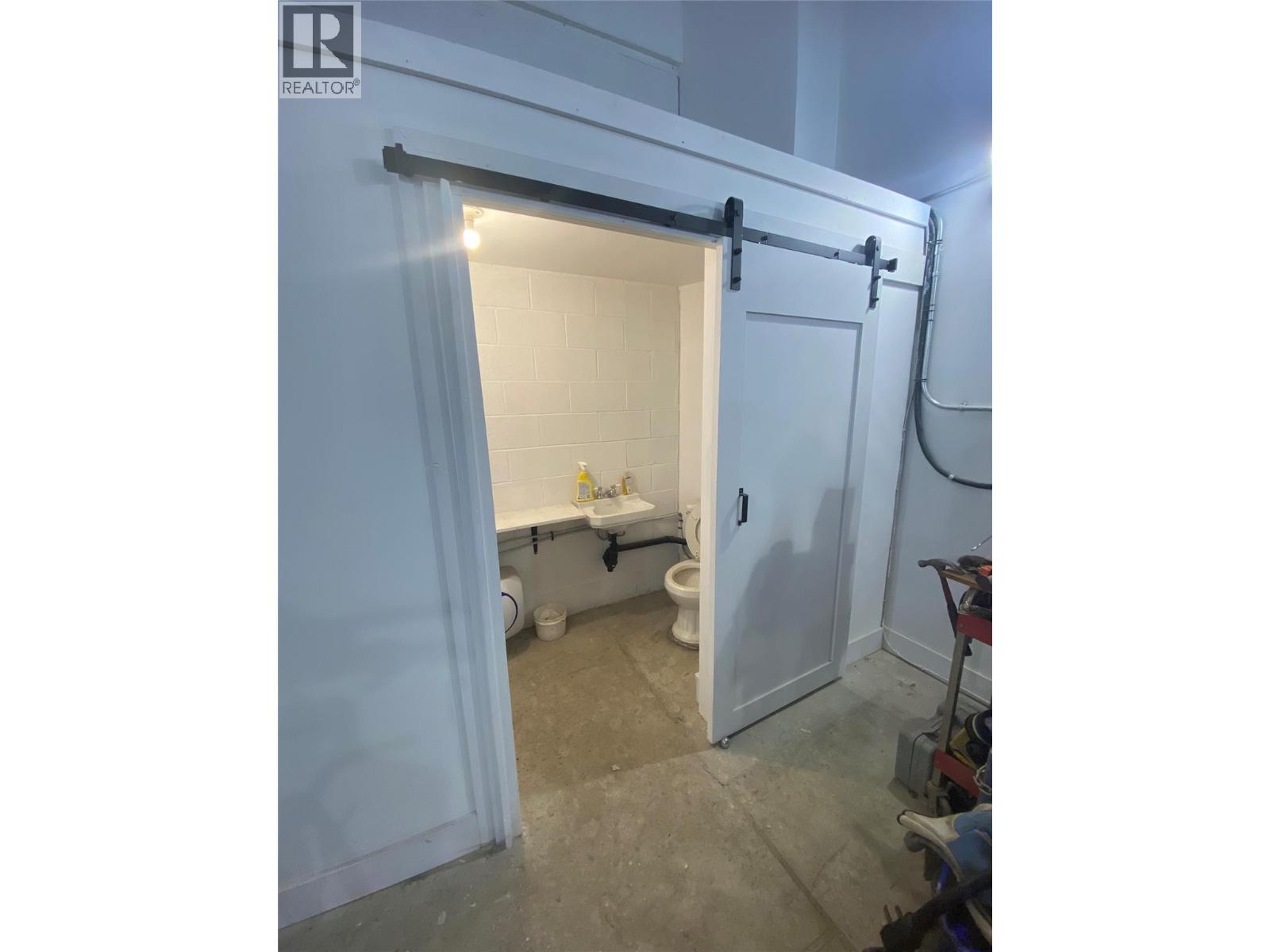 1501 COLUMBIA Avenue, Castlegar
