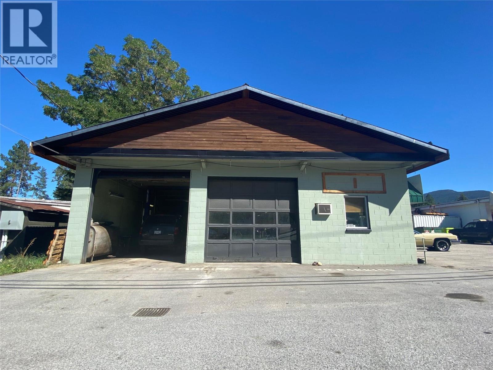  1501 COLUMBIA Avenue, Castlegar