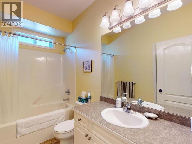 7224 TOBA STREET, Powell River