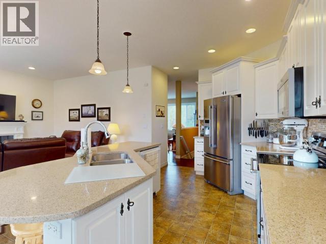 7224 TOBA STREET, Powell River